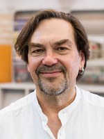  Juri Andruchowytsch was born in 1960 in Ivano-Frankivsk, Ukraine. He is considered the leading contemporary Ukrainian writer. He writes poems, prose, essays and translates from German and Polish. In 1985 he co-founded the legendary literary performance group "Bu-Ba-Bu" (Burlesk-Balagan-Buffonada). His books are translated into many languages. He was awarded the Leipzig Book Prize for European Understanding and the Goethe Medal. 