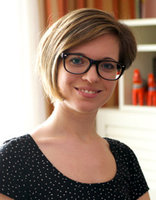 Karina Böhm, born 1980, studied Scandinavian languages and is the owner of Skandibok, an online shop for nordic literature.

Karina Böhm, geb. 1980, Skandinavistik-Absolventin und Inhaberin von Skandibok, dem Webshop für nordische Literatur.