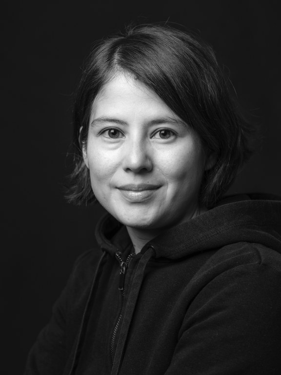 Milena Michiko Flašar, born 1980 in St Pölten, studied German literature and Romance studies in Vienna and Berlin. Her mother is Japanese and her father is Austrian. Her novel, Ich nannte ihn Krawatte (I Called Him Necktie), has sold over 100,000 copies; its premiere as a play at the Maxim Gorki Theatre was multi-award-winning.