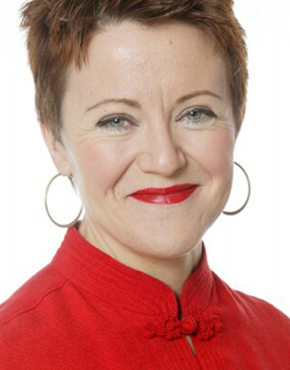 Rosie Goldsmith is a British multi-media journalist with specialist knowledge of arts and international affairs. She has worked across the world on some of BBC Radio’s flagship programmes, speaks several languages and chairs and presents public events. She is member of the ELit Literaturehouse Europe's board.

Rosie Goldsmith ist eine britische Multi-Media Journalistin. Sie ist im Bereich der Kunst und Internationalen Angelegenheiten spezialisiert und hat auf der ganzen Welt an führenden Sendungen von BBC Radio gearbeitet. Außerdem spricht sie mehrere Sprachen, präsentiert und sitzt diversen öffentlichen Veranstaltungen vor und ist Vorstandsmitglied bei ELit Literaturhaus Europa.
