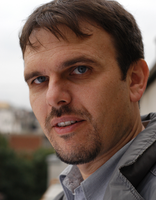 Saša Ilic, born 1972, is a Serbian writer. He lives in Beograd and is member of the editorial board of BETON (literary supplement of the daily newspaper Danas).

Saša Ilic, 1972 geboren, ist ein serbischer Schriftsteller. Er lebt in Belgrad und ist Chefredaktionsmitglied von BETON (Beilage der Tageszeitung Danas).
