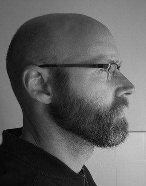 Anton Kannemeyer alias Joe Dog, b. 1967, is a South African comic author. As co-founder of the former South African comic magazine Bitterkomix, Kannemeyer became a highly acclaimed representative of an independent, young South African scene whose works are shown in many museums including the Museum of Modern Art (MoMA) New York.

Anton Kannemeyer alias Joe Dog, geb. 1967, ist ein südafrikanischer Comic Autor. Als Mitgründer des einzigen südafrikanischen Comicmagazins Bitterkomix wurde Kannemeyer zum vielbeachteten Vertreter einer eigenständigen, jungen südafrikanischen Szene. Seine Arbeiten hängen in vielen Museen, u.a. im Museum of Modern Art New York.