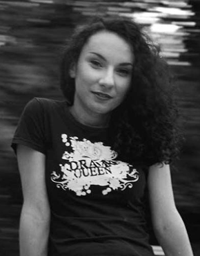 Writer, journalist, translator. 
Schriftstellerin, Journalistin, Übersetzerin.