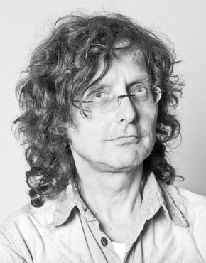 Beat Mazenauer, born 1958, Swiss literary critic and networker. He is director of SwissLiterature (http://www.swissliterature.ch).

Beat Mazenauer, geboren 1958, Schweizer Literaturkritiker und -netzwerker. Er ist Leiter des Webportals LiteraturSchweiz (http://www.literaturschweiz.ch).