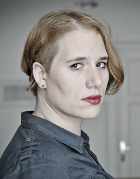 Katja Perat (1988) is a graduate of Philosophy and Comparative Literature and postgraduate student at the Ljubljana Faculty of Arts. Her book of poetry The Best Have Fallen (Najboljši so padli, 2011) received a best debut award and was picked as book of the year by the Slovenian Literary Critics’ Association. 2014 saw the publication of her second book of poetry, Value-Added Tax (Davek na dodano vrednost), nominated for the Veronika Award for best book of poetry of the year as well as for the Jenko Award given out by the Slovene Writers’ Association.

Katja Perat (1988) hat Philosophie und Komparatistik studiert und ist Doktorandinan an der Kunstfakultät in Ljubljana. Für ihren Gedichtband The Best Have Fallen (Najboljši so padli, 2011) erhielt sie einen Newcomer Preis. Außerdem wurde es von der Slovenian Literary Critics’ Association zum Buch des Jahres gewählt. 2014 brachte sie ihren zweiten Gedichtband, Value-Added Tax (Davek na dodano vrednost), heraus, welcher für den besten Gedichtband beim Veronika Preis, sowie für den Jenko Preis der Slovene Writers’ Association nominiert wurde.