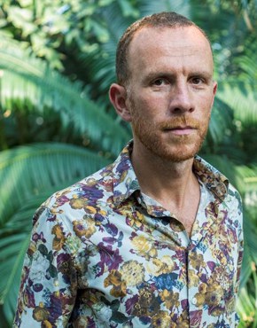 Mathias Rambaud has been living in Ljubljana for more than 15 years and is the cultural attaché at the French Institute of Slovenia. He has recently published his first novel: “Le Livre des séjours et des lieux” (Arléa, 2015). 

Mathias Rambaud wohnt seit über 15 Jahren in Ljubljana, Slowenien wo er Kulturattaché des französischen Kulturinstituts ist. Er hat vor kurzem seinen ersten Roman, “Le Livre des séjours et des lieux” (Arléa, 2015), herausgebracht. 