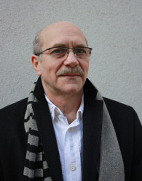 Gerhard Ruiss, b. 1951 in Ziersdorf/Lower Austria, writer, musician, Managing Director of IG Autorinnen Autoren. Author of literary guides and works of non-fiction and literary publications. Awards: 2012 professional title of “Professor”, 2013 Wolfgang Lorenz Gedenkpreis für internetfreie Minuten, 2014 Medal of the Austrian Book Trade of Special Merit for the Book. 

Gerhard Ruiss wurde 1051 in Ziersdorf/Niederösterreich geboren. Er ist Schriftsteller, Musiker und leitender Geschäftsfühere der IG Autorinnen Autoren. Er schreibt literarischer Leitfäden, Sachbücher sowie literarische Arbeiten. Auszeichnungen: 2013 Wolfgang Lorenz Gedenkpreis für internetfreie Minuten, 2014 Medaille des Österreichischen Buchhandels für besondere Verdienste um das Buch. 