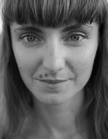 Ana Schnabl is an aspiring writer, cultural journalist and critic. She writes for several different Slovenian publications and new media, mostly about literature, life and the spaces where those two intersect. Besides cerebral activities, she is deeply engaged with yoga, swimming and planning travels she never realizes later.

Ana Schnabl ist eine aufstrebende Schriftstellerin, Kulturjournalistin und Kritikerin. Sie schreibt für mehrere slowenische Publikationen und Neue Medien - meist über Literatur, Leben und deren Schnittpunkte. Neben geistigen Tätigkeiten, ist sie viel mit Yoga, Schwimmen und Reiseplanungen, die nie umgesetzt werden, beschäftigt.
