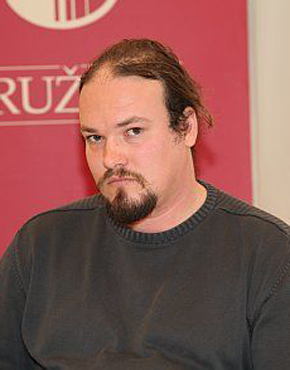 Alen Širca (1981) is a literary historian, philosopher and translator. He is primarily enagaged in researching premodern European literature, philosophy, and spirituality.

Alen Širca (1981) ist Literaturhistoriker, Philosoph und Übersetzer. Er forscht in erster Linie in den Bereichen prämoderner Europäische Literatur, Philosophie und Spiritualität. 