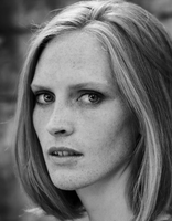 Brittani Sonnenberg, born 1981, US american novelist.

Brittani Sonnenberg, geboren 1981, US amerikanische Schriftstellerin.