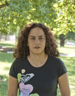 Yania Suárez Calleyro, born 1975, ist a Cuban writer. Graduated in philology from Havana’s University and Master of Arts from Western-Ontario University, she has worked as literature’s professor and collaborated with several magazines and newspapers.  As result of her fictional work, she has published a national awarded book “Usted tiene derecho a hacer silencio”, and many short histories and essays in nationals and internationals magazines. By many years Yania Suárez also has studied the work of Jorge Luis Borges, in general, and in relation with Paul Valéry.  After struggling with the censorship in her country - which included the publication of a book and her job as University professor spoiled - she started her career as journalist in independent newspapers from the Cuban exile and from the “inxile”, like “Diario de Cuba” and “14ymedio”. With them she collaborates until the present day. She lives in Havana. 

Yania Suárez Calleyro, geboren 1975, ist eine kubanische Schriftstellerin und Journalistin. Sie studierte in Havanna und Kanada, arbeitete als Literaturprofessorin und kollaborierte mit verschiedenen Zeitschriften und Zeitungen. Sie veröffentlichte Kurzgeschichten und Aufsätze. Seit vielen Jahren studiert Yania Suárez Calleyro die Arbeiten von Jorge Luis Borges, sowohl im Allgemeinen als auch speziell in Bezug auf Paul Valéry. Nach Problemen mit der kubanischen Zensur arbeitet sie für unabhängige Zeitungen wie Diario de Cuba und 14ymedio aus dem kubanischen Exil.