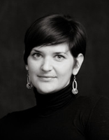 Renata Zamida ist Mittarbeiterin der Slowenischen Buchagentur, die vom Kulturministäriums zur Förderung des Buchwesen in Slowenien gegrundet wurde und auch für die Presentation der Slowenischen Literatur im Ausland sorgt. Sie ist bei der Buchagentur für den internationalen Bereich zuständig und leitet das Projekt Slowenien- Ehrengast der Frankfurter Buchmesse. Bis 2016 arbeitete sie zehn Jahre als Mangerin für Internationales Recht bei dem Verlag Beletrina  in Ljubljana. Sie hat die E-Book Verkaufs- und Leihplattform Biblos mitentwickelt, die als europäisches Vorbild für die Verleihung von E-Books in öffentlichen Bibliotheken  ist und zudem die Hauptplattform für E-Books in Slowenien. Sie ist auch im Vorstand der Slowenischen Buchmesse aktiv und betreut dort das Gastland Programm.

Renata Zamida works for the Slovenian Book Agency, established by the Ministry of Culture to develop and enhance the publishing and bookseller perspectives in Slovenia, also in charge for the promotion of Slovenian literature abroad. She has been working for Beletrina Academic Press in Ljubljana for ten years, until 2016, as Foreign Rights Manager. She  has also co-developed the e-book lending and selling platform Biblos - an European role model lending system for e-books in public libraries and the main platform for e-books in Slovenian. She is also active in the advisory and management board of the Slovenian book fair, responsible for the Guest of honour countries

