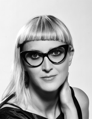 Jasmila Žbanić, b. 1974, is a Bosnian director and screenwriter. She worked as a puppeteer in the US and founded a film production
company in Sarajevo. In 2006, her feature film Esmas Geheimnis – Grbavica won the Golden Bear at the Berlin International Film Festival.