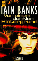 Vor einem dunklen Hintergrund