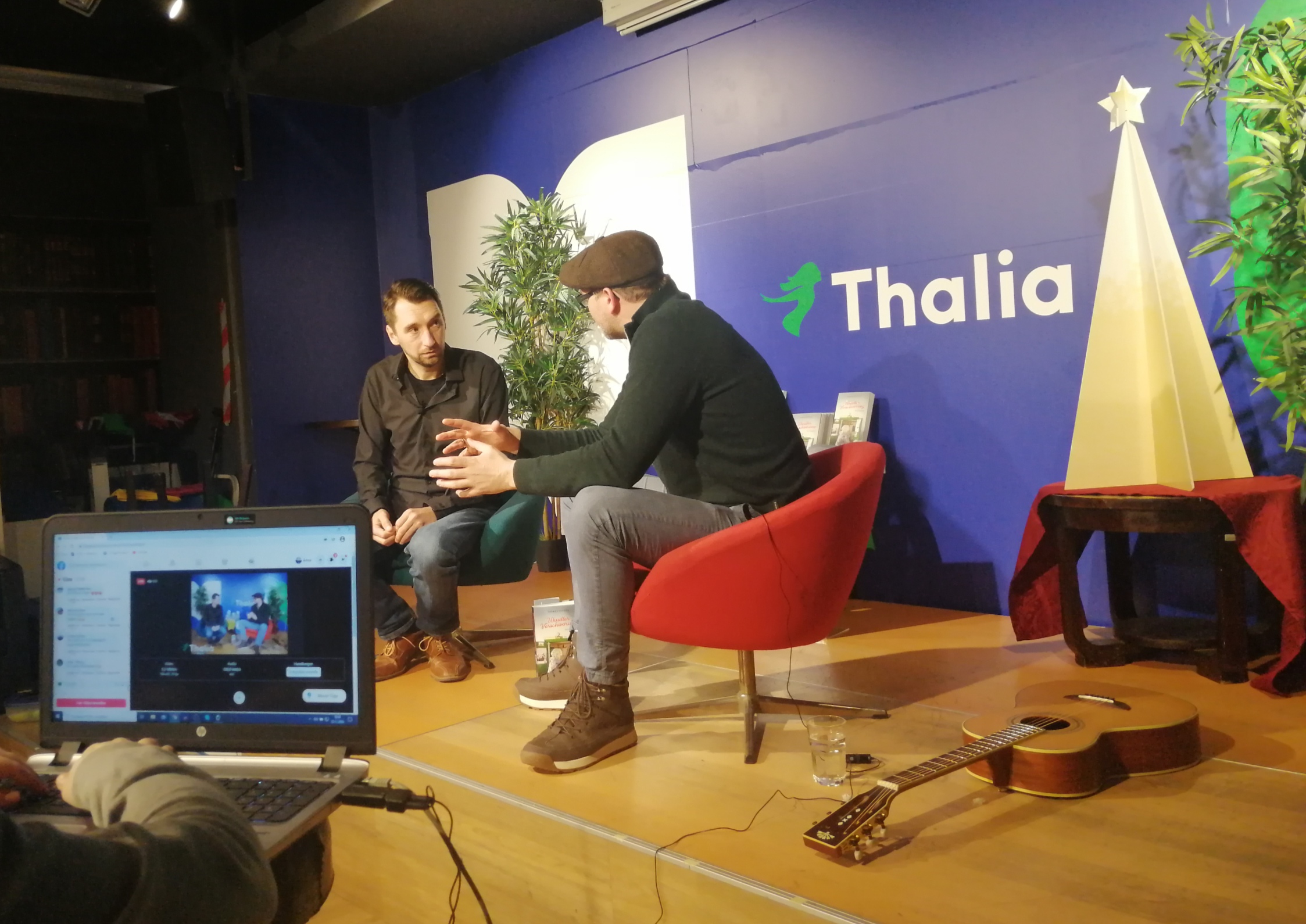 Bestseller-Autor Thomas Stipsits erzählt, liest und singt! Schaut mal rein...