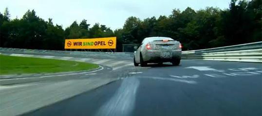 Peinlicher Patzer: Cadillac macht in seinem Super Bowl-Spot Werbung für die GM-Schwester Opel. Peinlicher Patzer: Cadillac macht in seinem Super Bowl-Spot Werbung für die GM-Schwester Opel.
