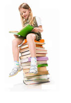 Mädchen liest Bücher