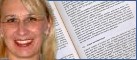 Gesicht Dagmar Schmidbauer und Buchhintergrund