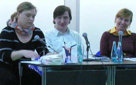 sandra trojan, adrian kasnitz und tina gintrowski lasen lyrik