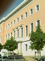 Japanische Botschaft: faschistisches Hinterteil