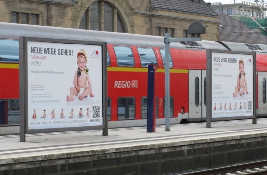 Plakate am Bielefelder Hauptbahnhof - Quelle: MIT