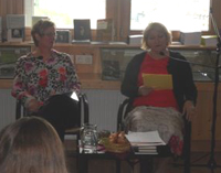 Dragica Rajcic und Birgit Mertz Baumgartner im Gespräch