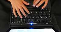Hände auf Tastatur Hände auf Tastatur